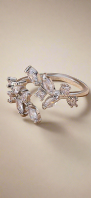 LYRA Leaf Ring - 18k Gold Plated - Resizable