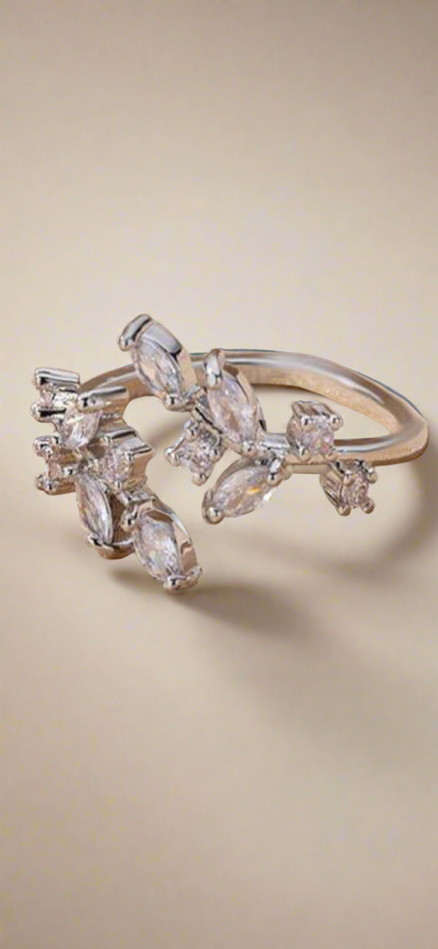 LYRA Leaf Ring - 18k Gold Plated - Resizable