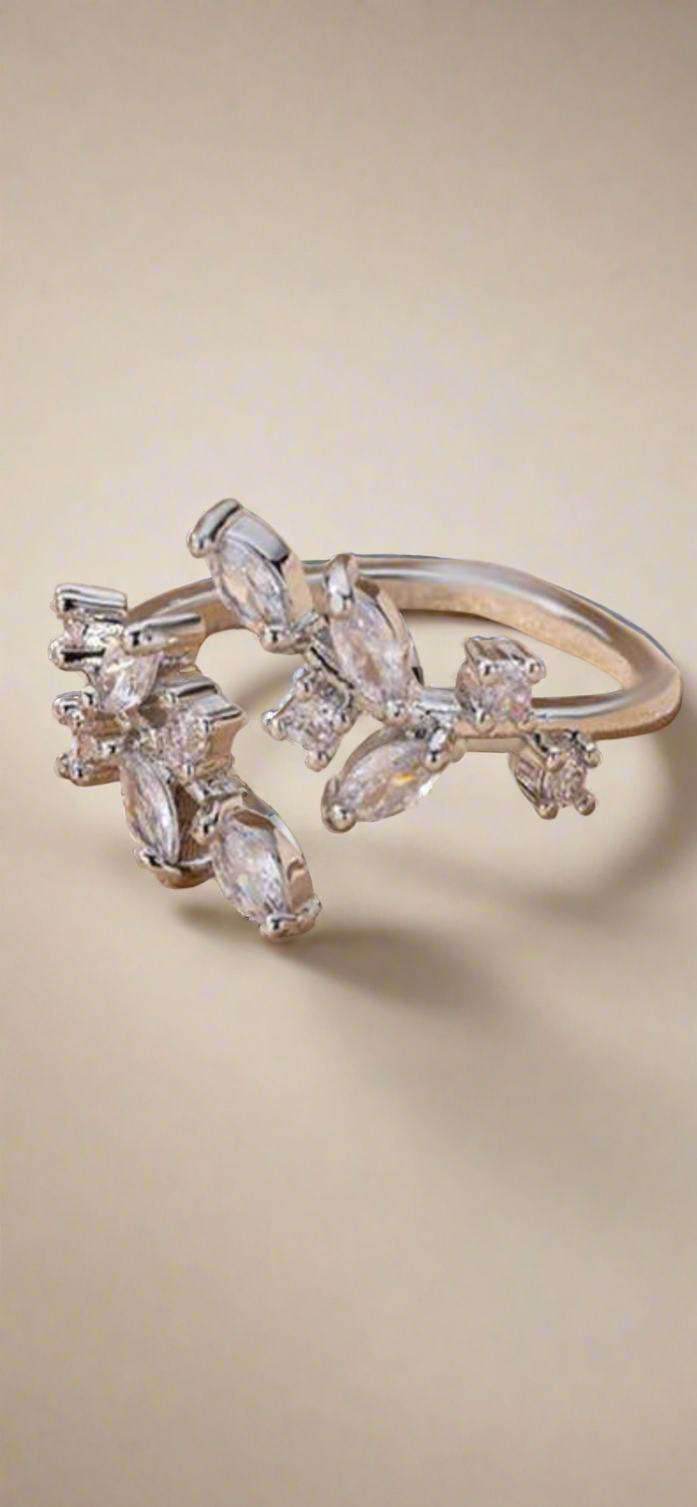 LYRA Leaf Ring - 18k Gold Plated - Resizable